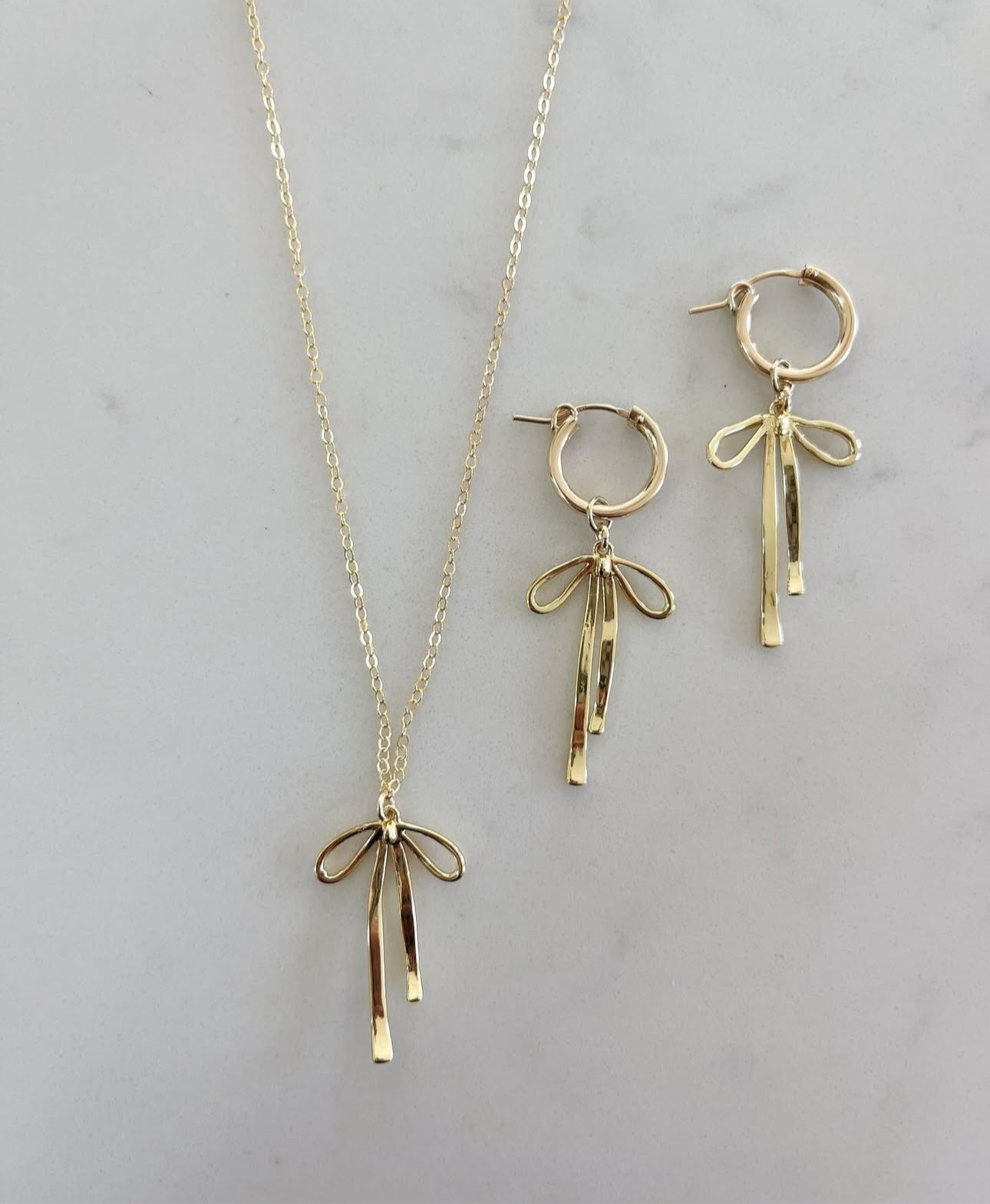 Ribbon Necklace
