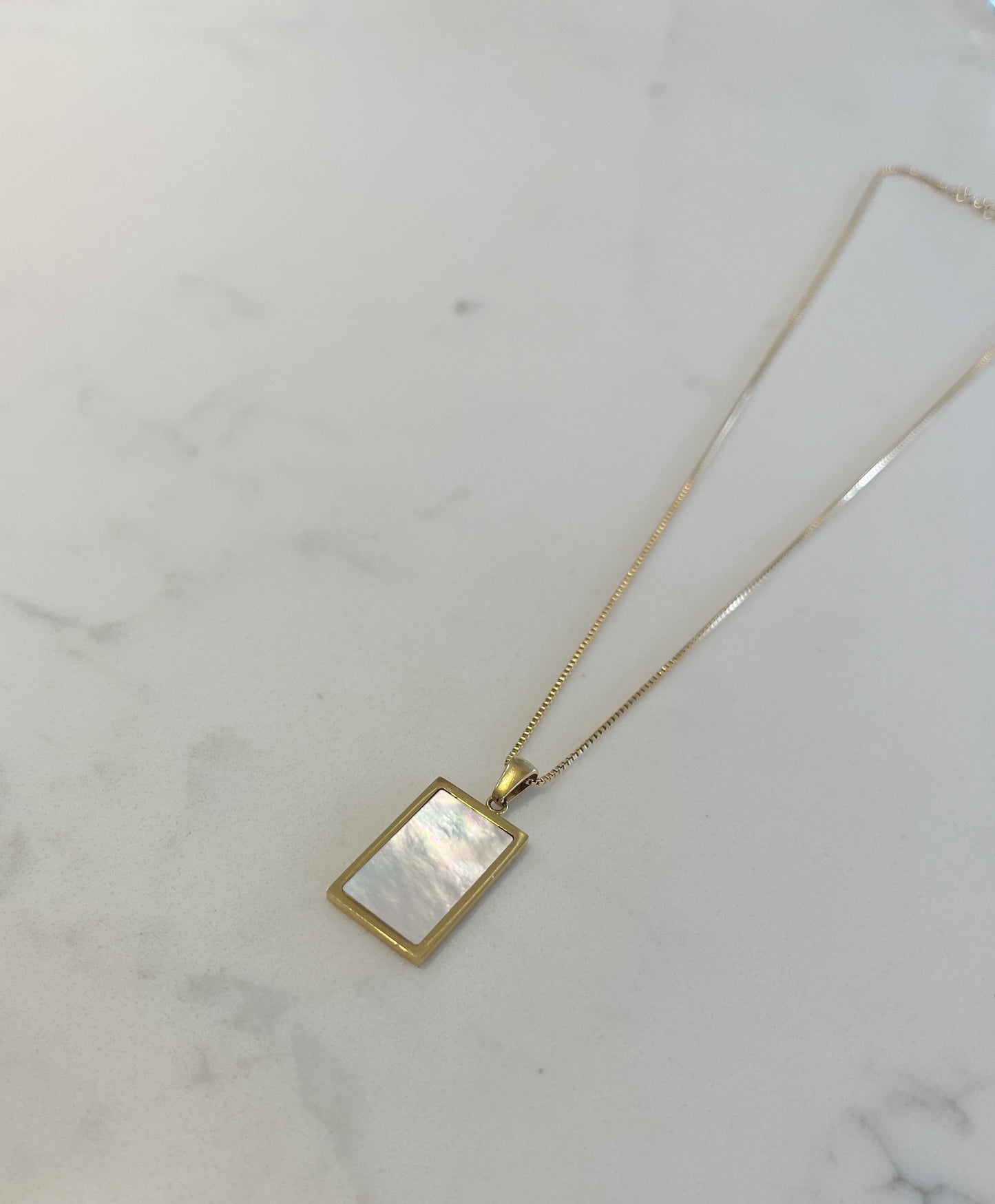LUXE Pearl Medallion