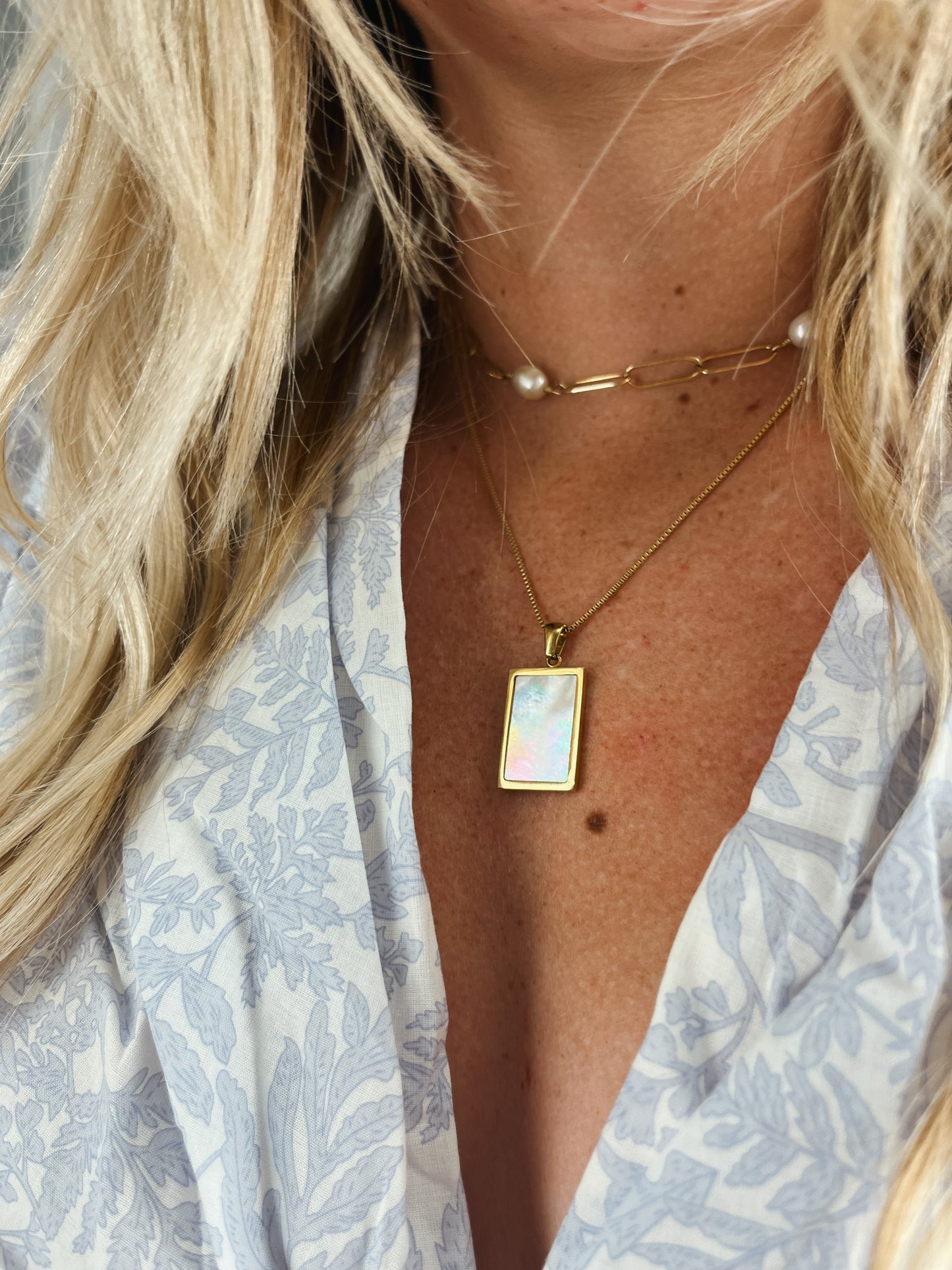 LUXE Pearl Medallion