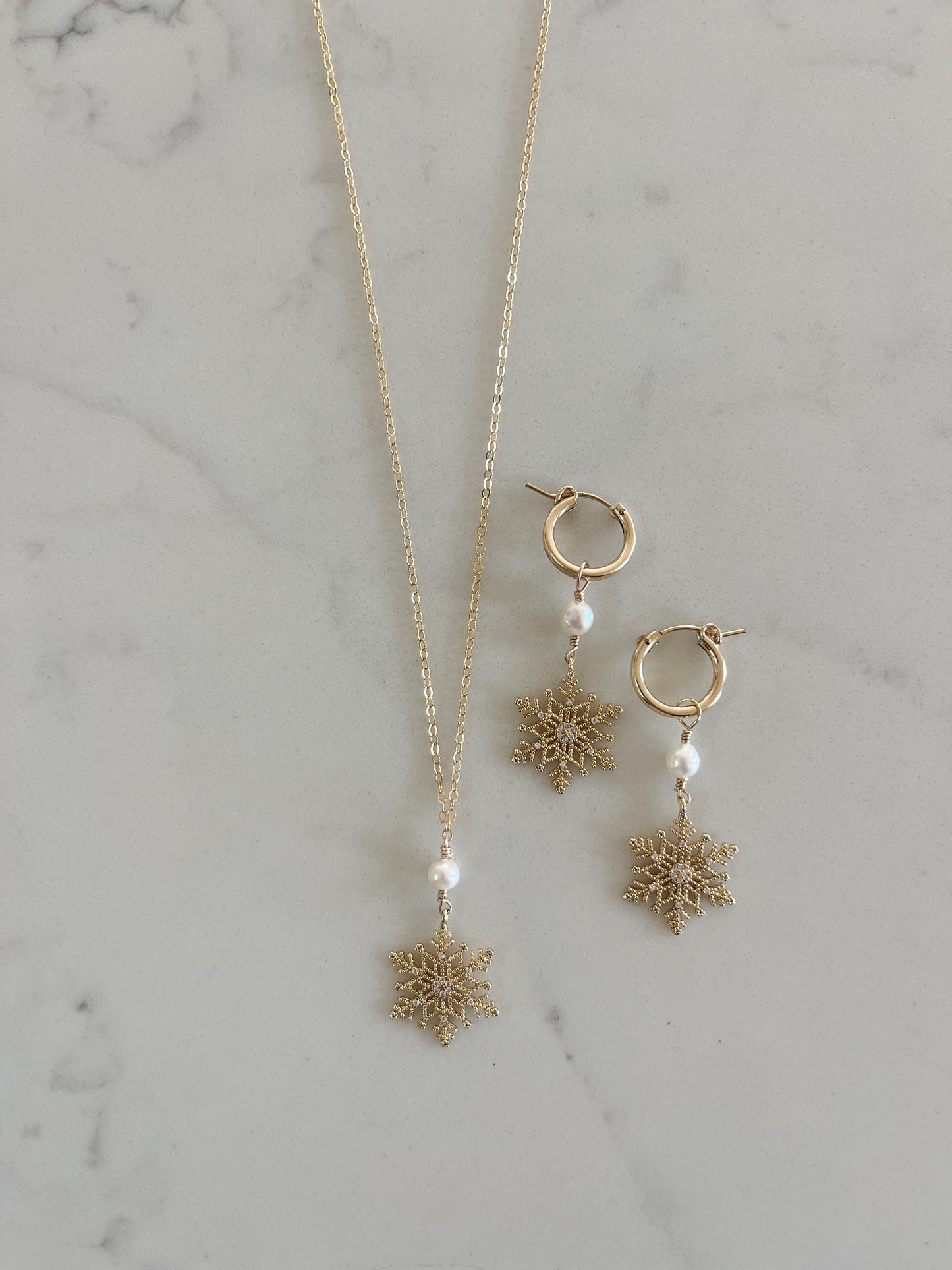 Flakey Pearl Necklace