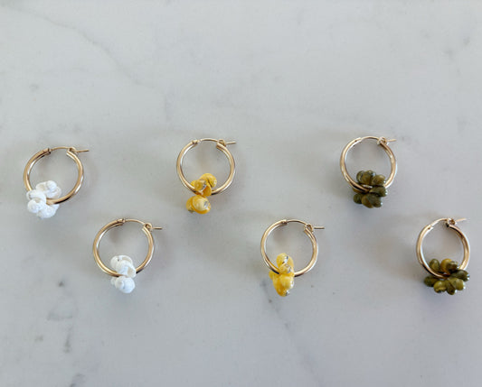 Medium Daisy Shell Huggies